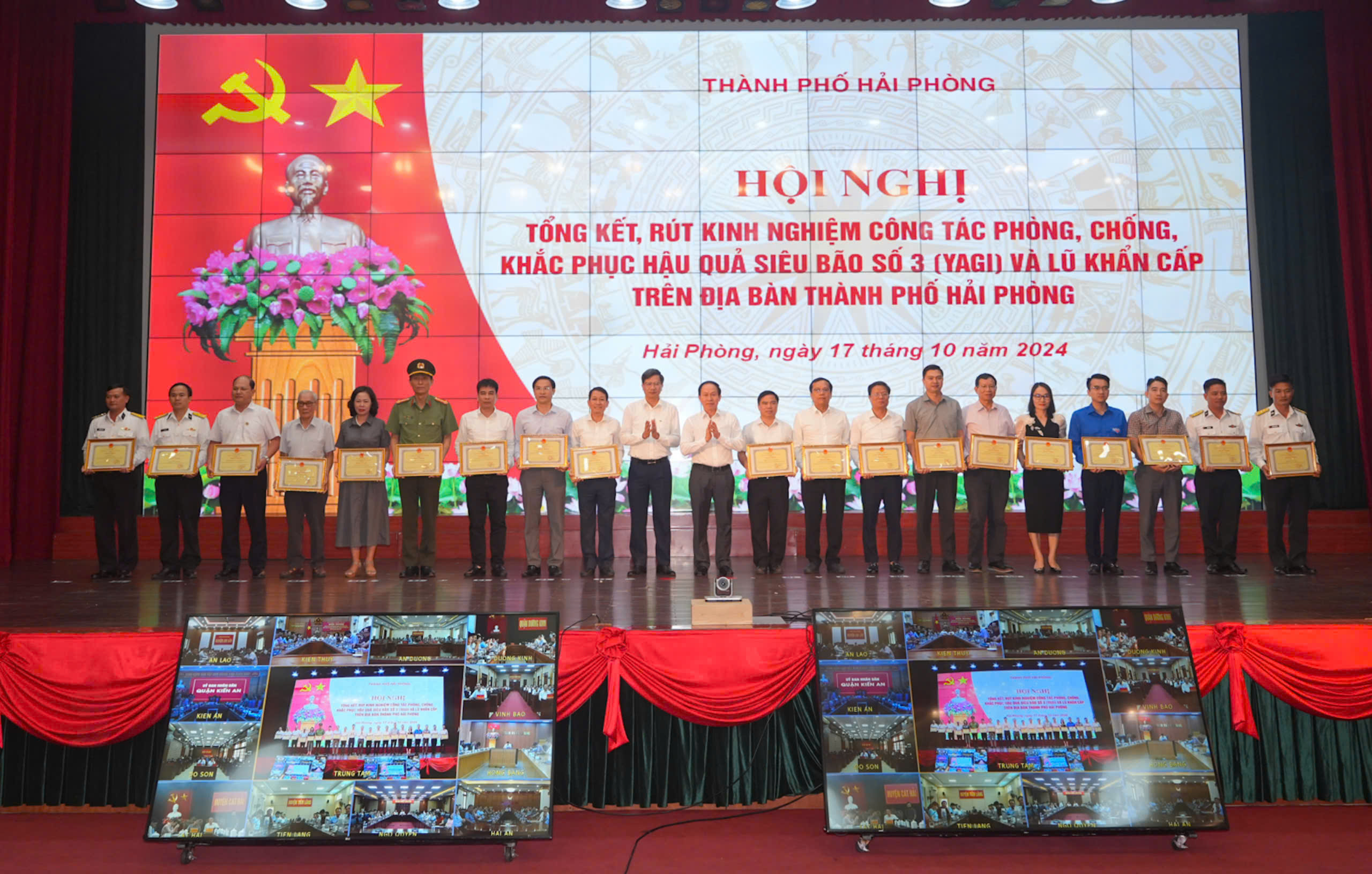 UBND thành phố biểu dương, khen thưởng lực lượng Công an về ứng phó và khắc phục hậu quả Bão số 3 (YAGI) trên địa bàn thành phố